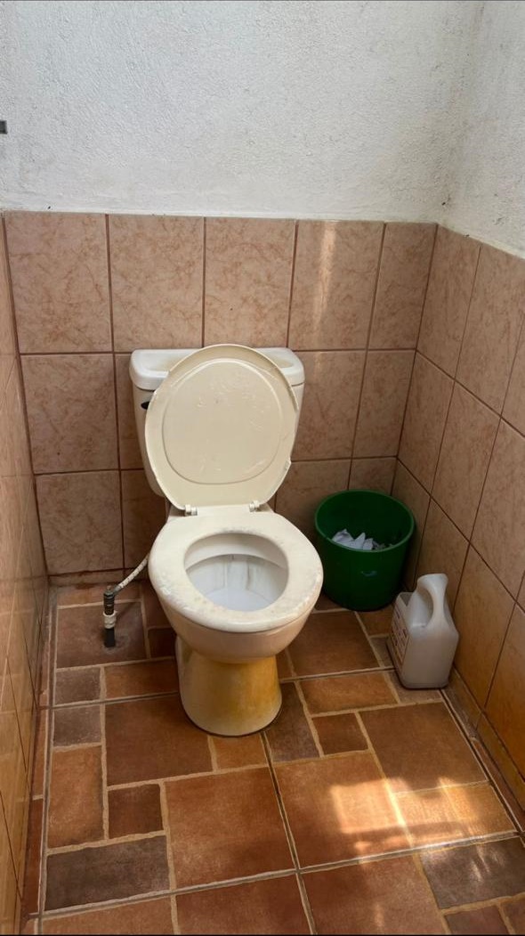 Phase 6 bathrooms before photo 4